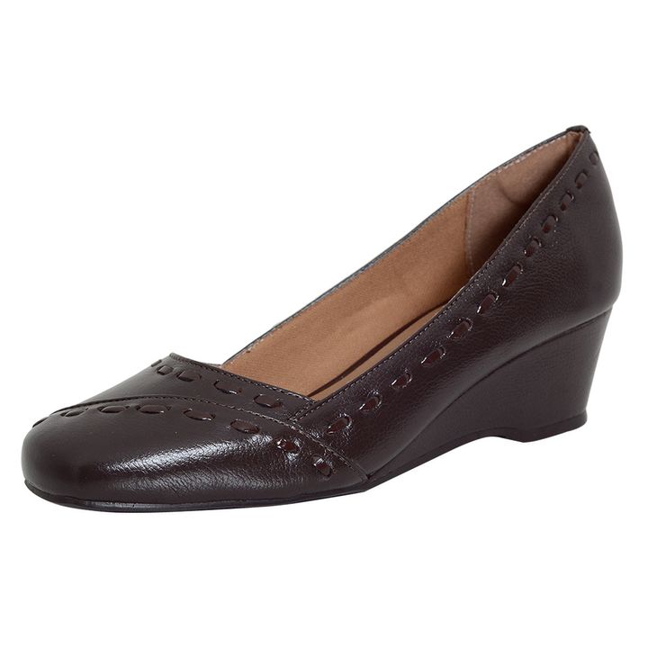 sapato anabela marrom